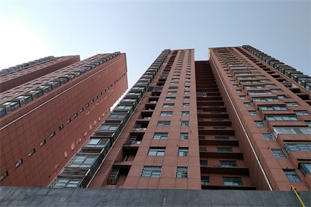 西苑花园2室2厅1卫92m2精装修